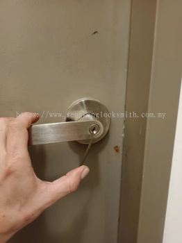 room door unlock service