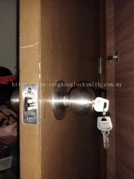 installation door lock 