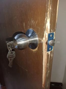 installation door lock 