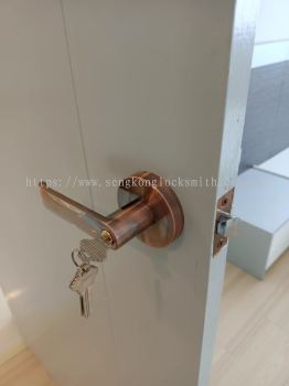 installation door lock 