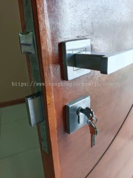 installation door lock 