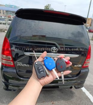 Professional duplication of car keys and remotes