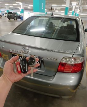 duplicate Toyota Vios car key with remote control 