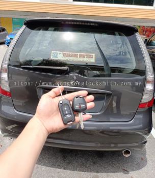 duplicate Mitsubishi Grandis car key with remote control