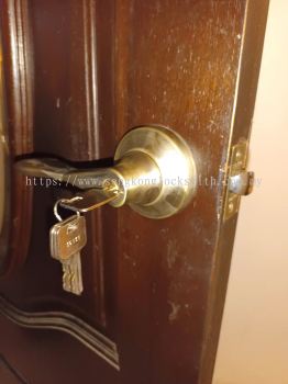 installation door lock 