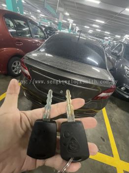 duplicate Proton Saga car key with remote control 