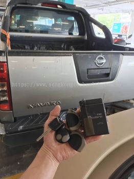 Nissan navara car key with remote control