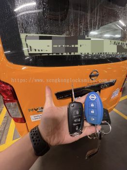 duplicate Nissan NV350 car key with remote control