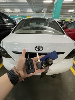 duplicate Toyota Vios car key with remote control