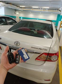 duplicate Toyota Altis car key with remote control