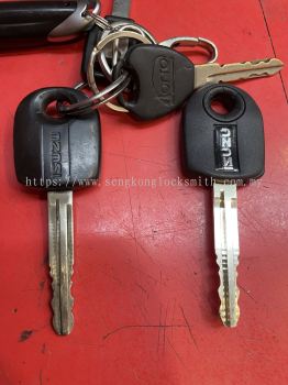 duplicate Isuzu car key with chip 