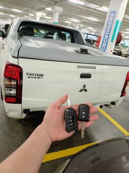 Mitsubishi Triton car key with remote control 