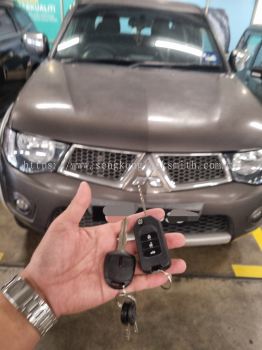 Mitsubishi Triton car key with remote control 