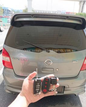 Nissan grand Livina car key with remote control 