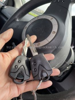 duplicate Proton Saga car key with remote control 