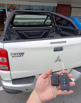 duplicate Mitsubishi car key with remote control 