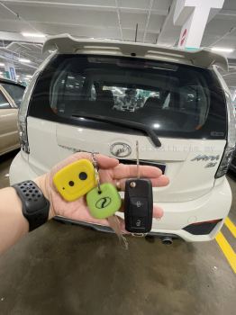 duplicate Perodua car key with remote control 