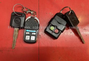 duplicate car key with remote control 