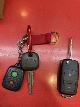 duplicate car key with remote control 