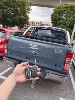 locksmith duplicate car key and remote control 