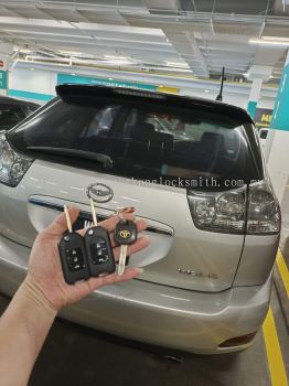 locksmith duplicate car key and remote control 