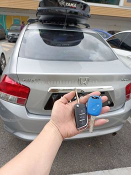 locksmith duplicate car key and remote control 