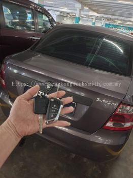 locksmith duplicate car key and remote control 