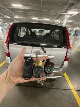 locksmith service duplicate car key with remote control 