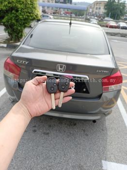 locksmith service duplicate car key with remote control 