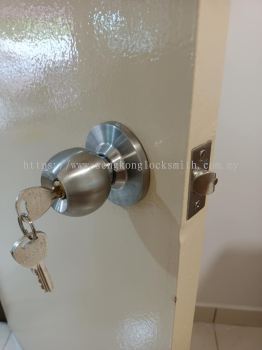 installation door lock, replace door lock 