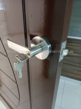 installation door lock, replace door lock 