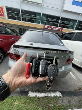 near your locksmith duplicate car key with remote control 