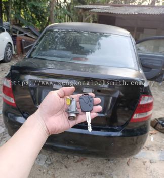 Professional locksmith duplicating car key remote