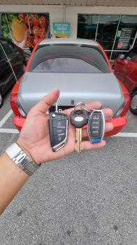 Professional locksmith duplicating car key remote