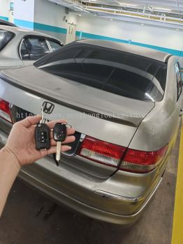 Professional locksmith duplicating car key remote