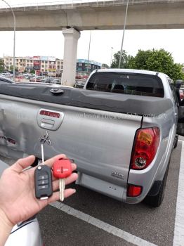 Professional locksmith duplicating car key remote