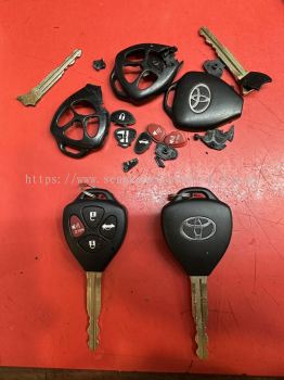 Professional locksmith replace car remote control case