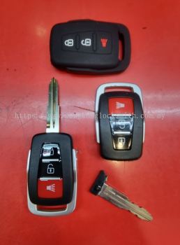 Professional locksmith replace car remote control case