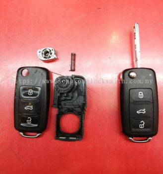 Professional locksmith replace car remote control case