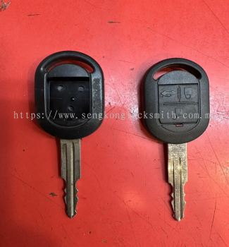 Professional locksmith replace car remote control case