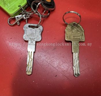 Professional locksmith duplicating keys