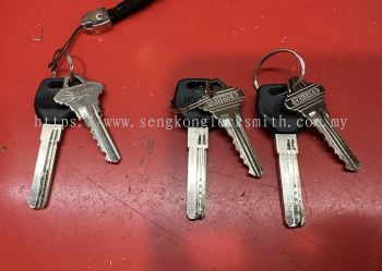 Professional locksmith duplicating keys