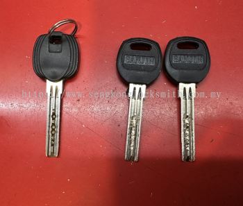 Professional locksmith duplicating keys