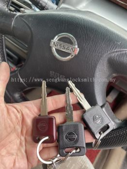 Professional locksmith duplicating keys