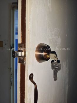 installation dead bolt door lock 