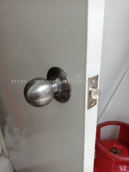 installation door lock 