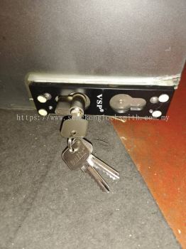 install glass door lock 