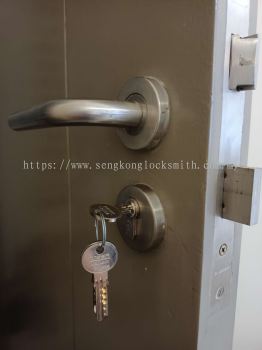 installation door lock