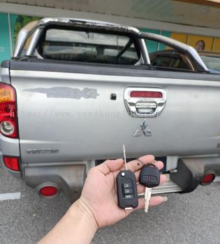 Mitsubishi Triton car Flip key remote control 