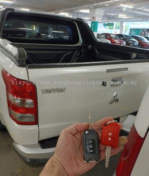 Mitsubishi Triton car key with remote control